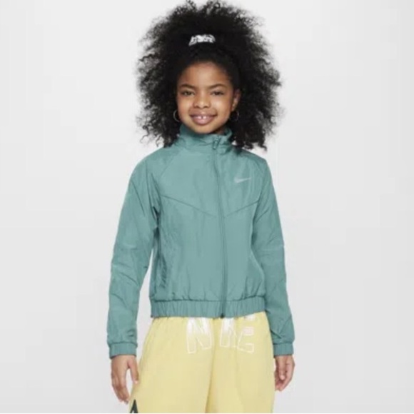 NIKE SPORTSWEAR WINDRUNNER BIG KIDS' (GIRLS') Size: M
LOOSE JACKET IN GREEN - Picture 13 of 16